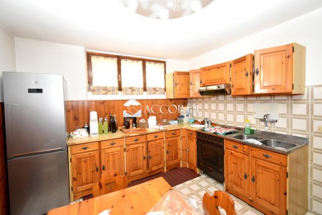 CASA INDIPENDENTE di 4 vani e di 380 mq (GODEGA DI SANT'URBANO) rif. GA8 - Foto 10
