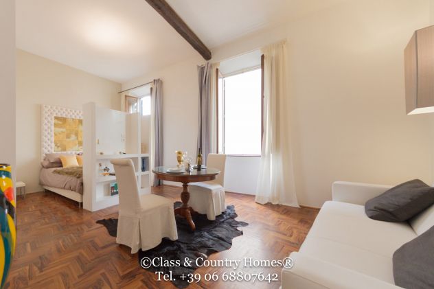 Centro Storico: Esclusivo Pied-à-terre in Via Giulia, Piano Alto con Ascensore - Foto 9