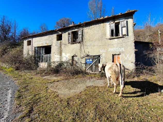 RU08 Grande Rustico nelle Alpi Liguri