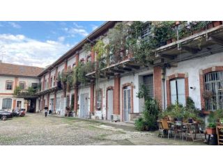 Ampia camera matrimoniale a 5 minuti da Romolo disponibile subito