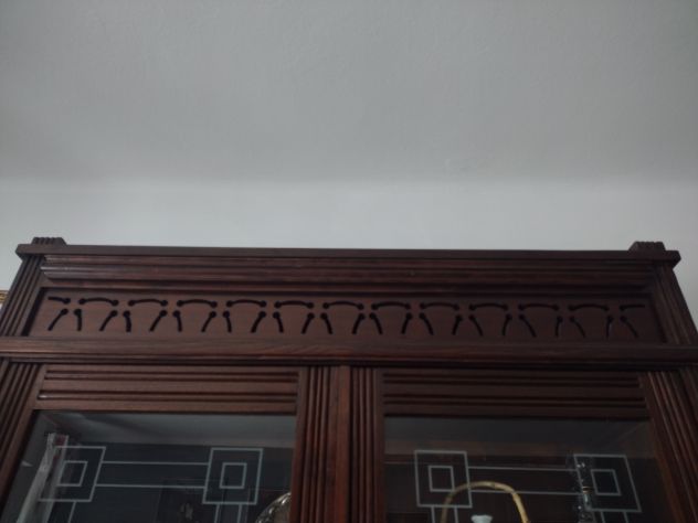 Vetrina di legno con ante a vetro - Foto 4