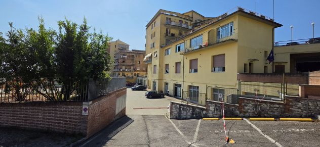 UFFICIO FUORI P.PISPINI CON POSTO AUTO ESCLUSIVO - PARI AL NUOVO * SIENA - Foto 2