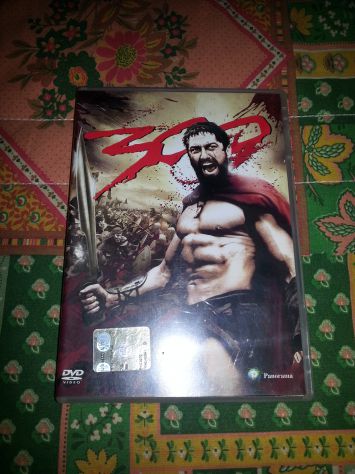 2 FILM IN DVD COME NUOVI,EDIZIONI RARISSIME,ORIGINALI,COMPLETI,FUNZIONANTI:300,B