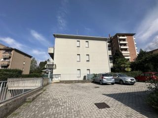 BILOCALE CON CORTILE A LECCO Belledo