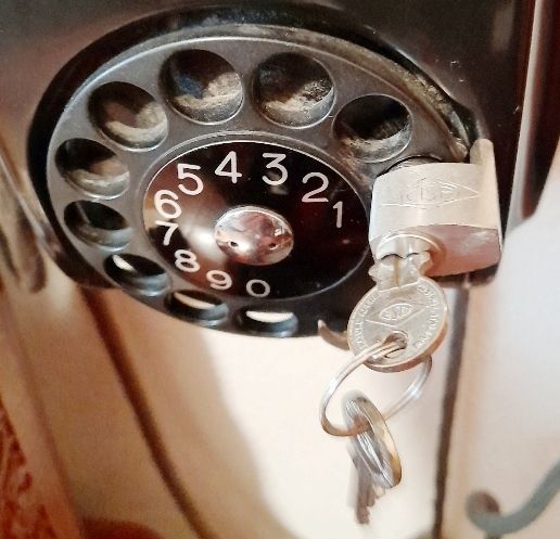 lucchetto cisa per telefono vintage