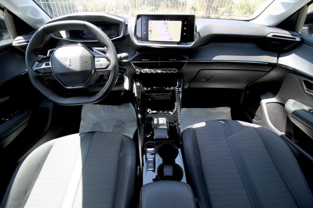 Peugeot 208 5p 100 EAT8 Allure Pack | 2023 - Foto 8