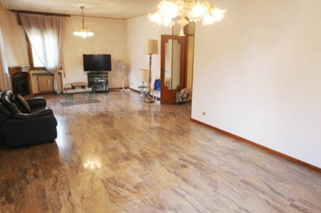 Villa di 217 m² con più di 5 locali e box auto doppio in vendita a Padova - Foto 3