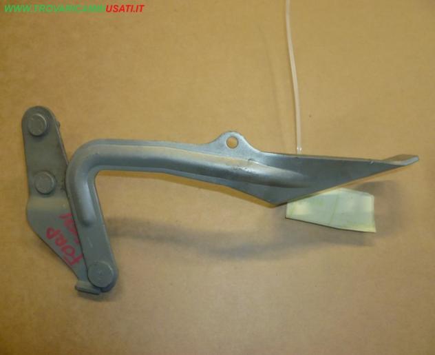 CERNIERA COFANO ANT.S. GRIGIO 4M51-16801-AB FORD FOCUS (CB4) 3p / 5p / Style Wagon  Carrozzeria  Lamierati esterni  Cofano  Cerniera cofano  FORD - FO