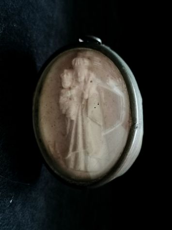 ANTICO MEDAGLIONE CON SCULTURA VOTIVA IN SCHIUMA SOTTO VETRO, 1800. - Foto 5