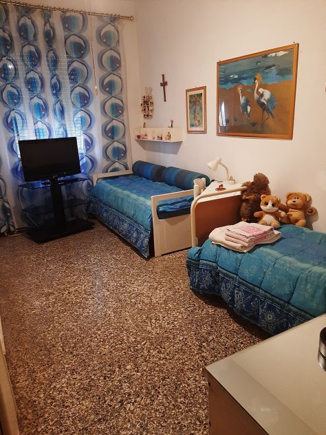 NOMENTANA STANZA SINGOLA CON BAGNO ANCHE BREVI PERIODI CON CONTRATTO - Foto 3