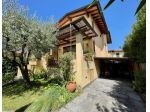 VILLA di 10 vani e di 180 mq (PIETRASANTA) rif. 099/VE