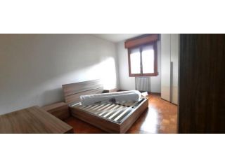 Stanza in appartamento in affitto a Carpi