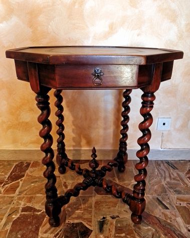Tavolino ottagonale