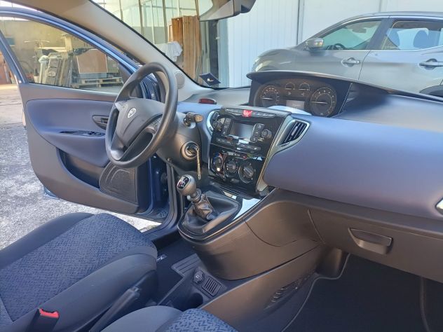 Lancia Ypsilon 2024 20.000 Km. Blu - Foto 5