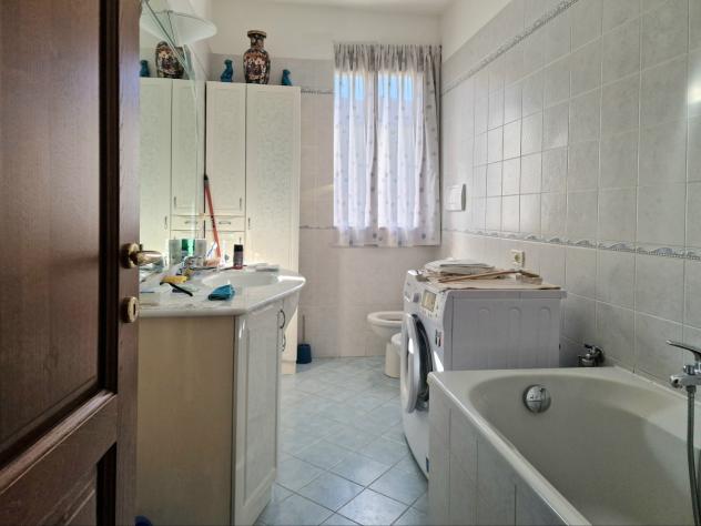 MARINA DI MASSA, centro e a pochi passi dal mare, appartamento posto al piano primo di un piccolo e recente fabbricato, si compone internamente di lum - Foto 8