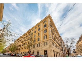 Pentalocale in affitto a Roma