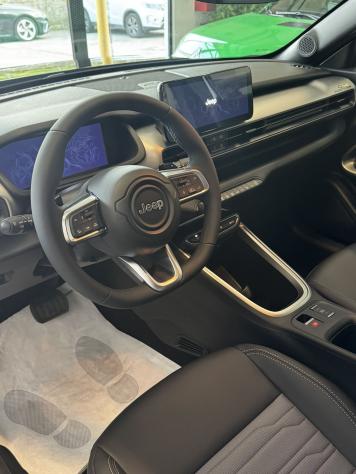 Jeep Avenger 4xe Hybrid 1.2 MHEV 4xe Upland - Foto 8