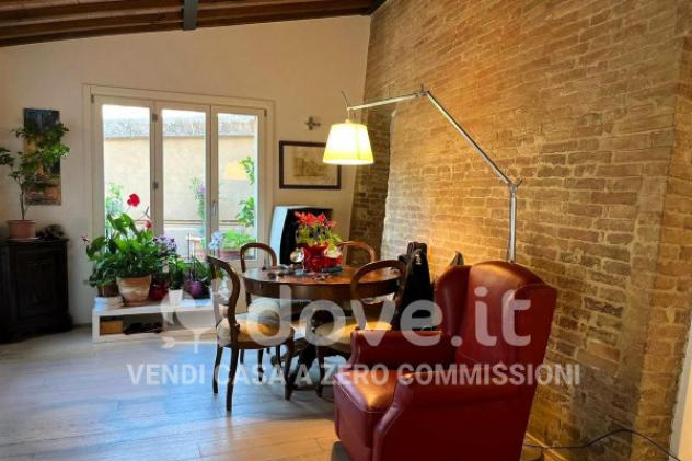 Villa di 250 m² con più di 5 locali e posto auto in vendita a Siena - Foto 2