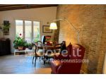 Villa di 250 m² con più di 5 locali e posto auto in vendita a Siena