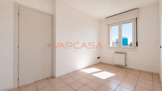 ESCLUSIVO E LUMINOSO TRIOLOCALE CON BOX DOPPIO - Foto 19
