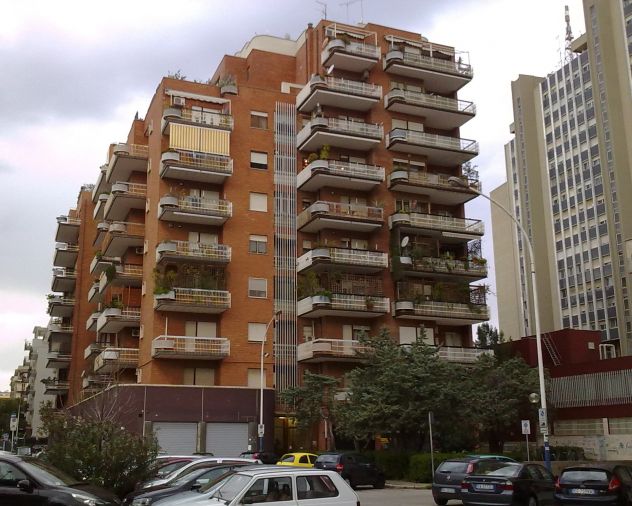 TARANTO ARREDATO TRANSITORIO CENTRALE POSTO AUTO PRESTIGIOSO LUMINOSO