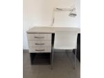 Scrivania moderna con 3 cassetti + sedia (ottime condizioni)