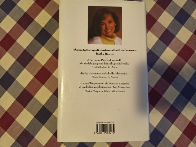 Libro Resti umani di Kathy Reichs. - Foto 3