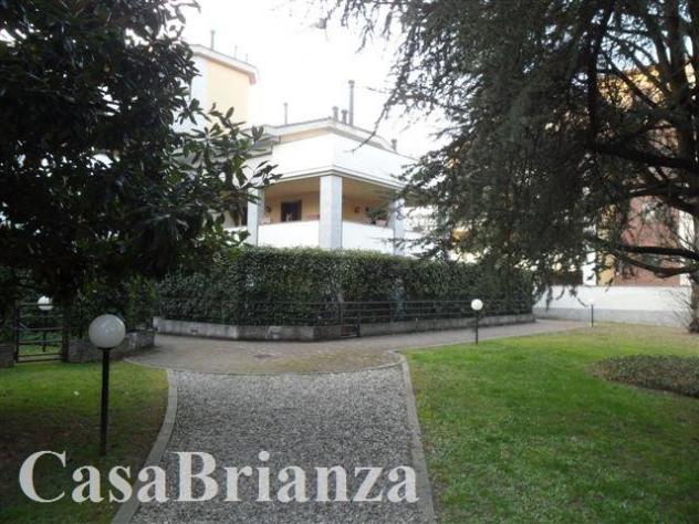 Biassono ampio bilocale con giardino, cantina e box singolo - Foto 8