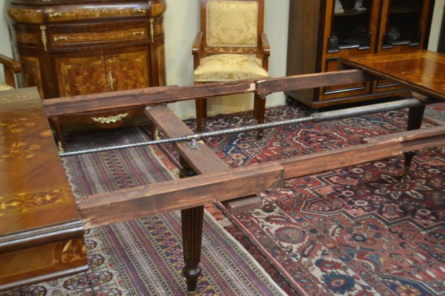 Tavolo da pranzo e da riunioni stile inglese intarsiato allungabile a 328 cm. - Foto 6