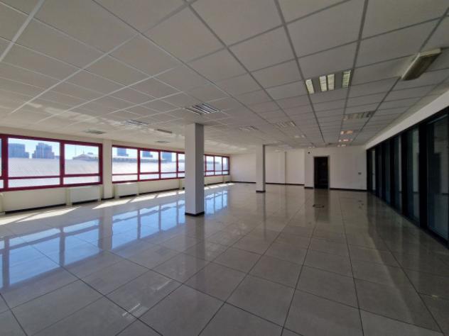 Immobile di 240 m² con 1 locale in affitto a Pero - Foto 14