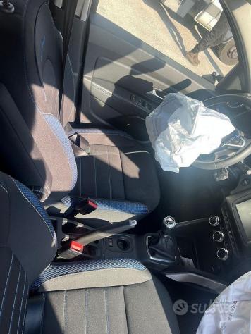 Vari pezzi di ricambio dacia duster - Foto 3