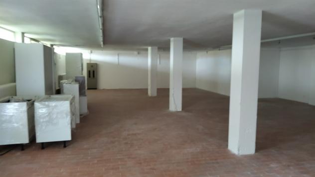 PORZIONE DI CAPANNONE A DESINAZIONE D'USO TERZIARIA DISPOSTO SU DUE LIVELLI. SUPERFICIE MQ 520 CALPESTABILI. - Foto 3