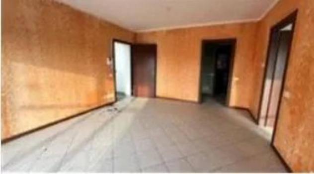 Immobile in asta di 94 m², box auto doppio in vendita a Oleggio - Foto 2