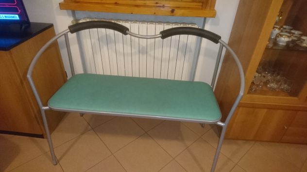 Divano con seduta in pelle