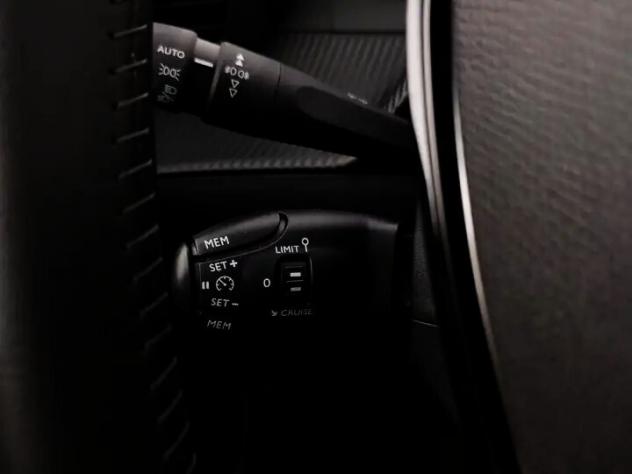 Peugeot 2008 1.2 PURETECH 100CV S&S ALLURE PACK - Foto 3