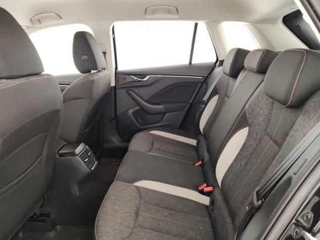 Škoda Kamiq 1.0 TSI 95cv BLACK DOTS - Foto 9