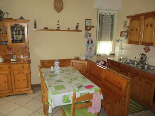 Casa indipendente di 200 m² con più di 5 locali e box auto in vendita a Castello di Brianza - Foto 5
