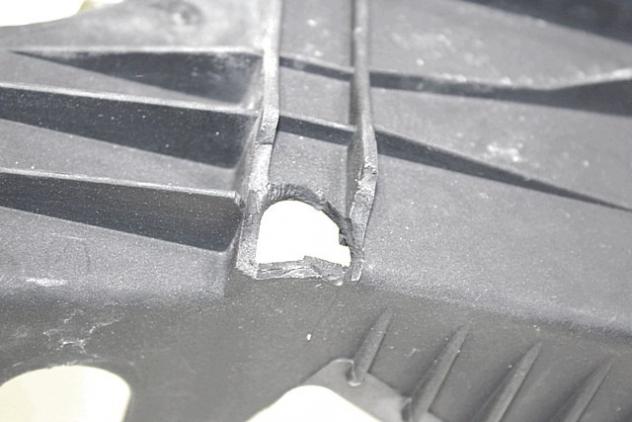 VANO SUPPORTO BATTERIA BENELLI TNT TORNADO NAKED TRE 899 S 2008 - 2011 R300074210001 BATTERY BOX LEGGERMENTE DANNEGGIATO - Foto 3