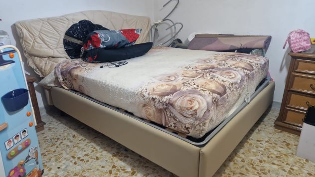 Letto matrimoniale a contenitore strutturalmente perfetto - Foto 3