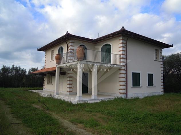 VILLA di 9 vani e di 240 mq (PIETRASANTA) rif. 533
