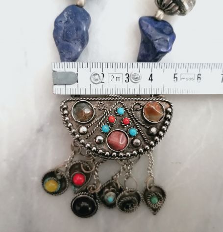 LUNGA COLLANA ETNICA NEPAL CON AMPOLLA PORTA-PROFUMO E PIETRE VARIE. - Foto 10