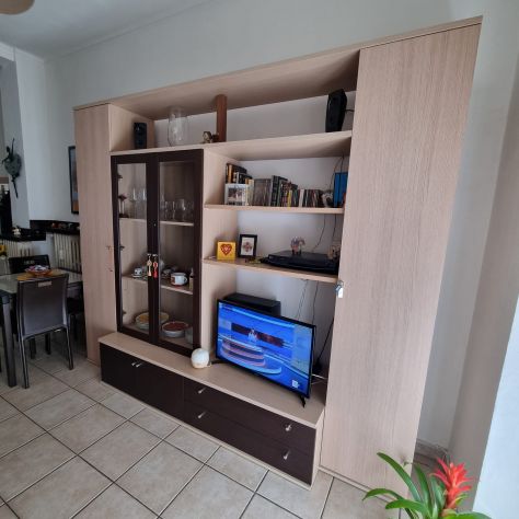 Vendo mobile sala usato ma ben tenuto - regalo insieme divano letto/contenitore