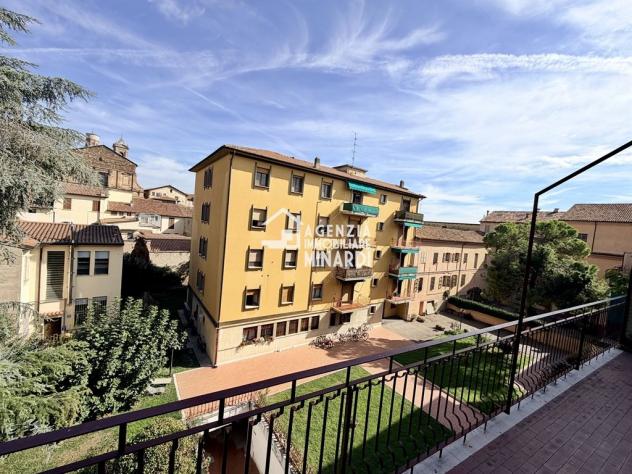 FAENZA – CENTRO STORICO | AMPIO APPARTAMENTO CON 3 CAMERE, ASCENSORE, BALCONE E GARAGE - Foto 2