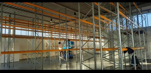 scaffali metallici