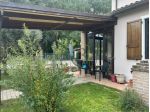 Villetta ad angolo con giardino