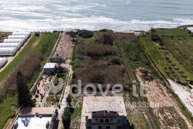 Villa di 240 m² con più di 5 locali e posto auto in vendita a Pachino