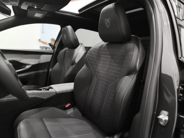 PEUGEOT 3008 1.2 Hybrid 145cv e-DCS6 GT #TettoPanoramico rif. 24051773 - Foto 8