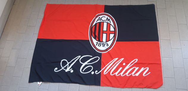 MILAN lotto 5 gadget, leggere annuncio prima di contattare