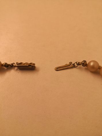 Collana con perle di bigiotteria con fermaglio. - Foto 3