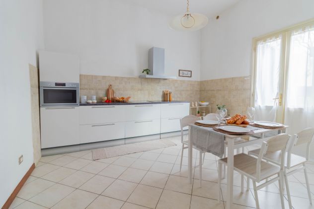 VILLA SINGOLA CON TRE CAMERE E GIARDINO DI 200 MQ